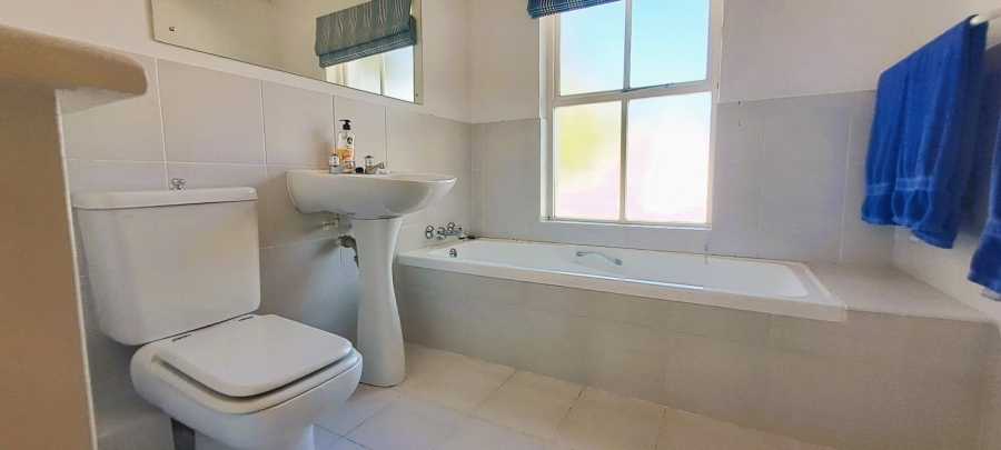 3 Bedroom Property for Sale in River Club Western Cape